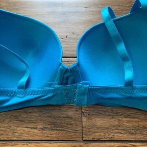 Fude Intimates & Sleepwear - Turquoise Double Clasp Demi Coverage Bra 38B Fude Intimates & Sleepwear - Turquoise Double Clasp Demi Coverage Bra 38B